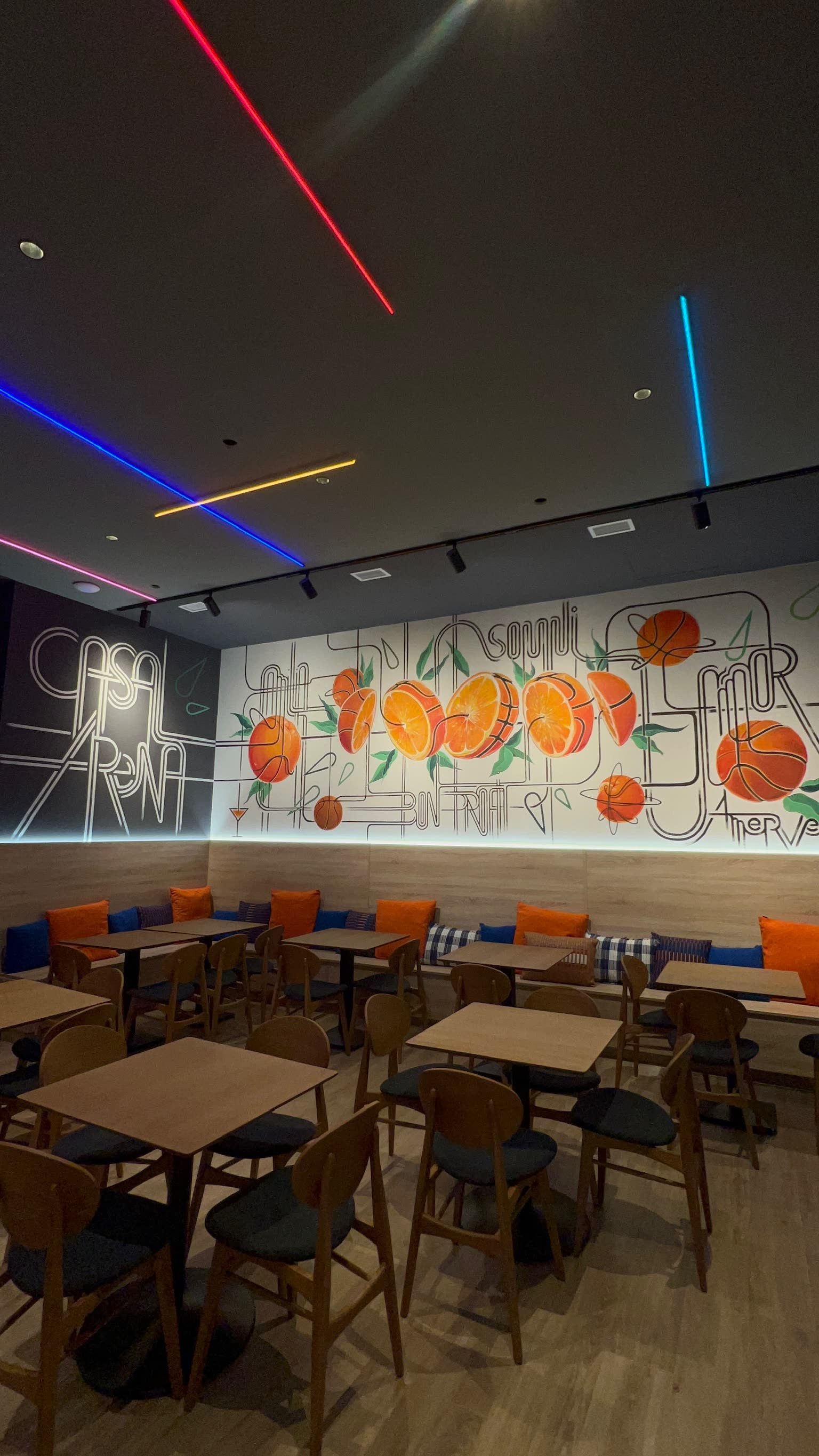 Sala con luces de colores